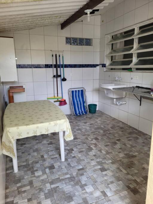 Casa A 5 Minutos A Pe Da Da Enseada! Holiday home